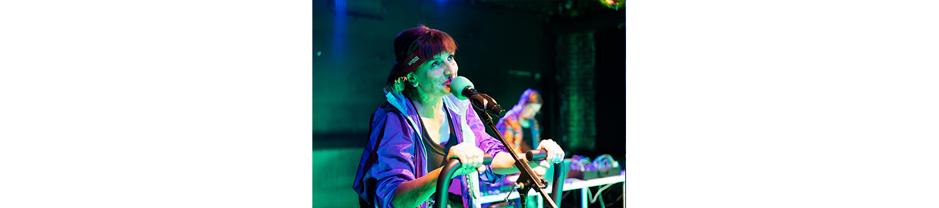 (IN)DEPENDENTII sau homo sapiens non urinat in ventum / THE INDEPENDENTS