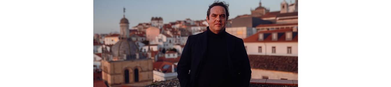 FADO - SUB MANTIA NEAGRĂ / UNDER THE BLACK CLOAK ONLINE
